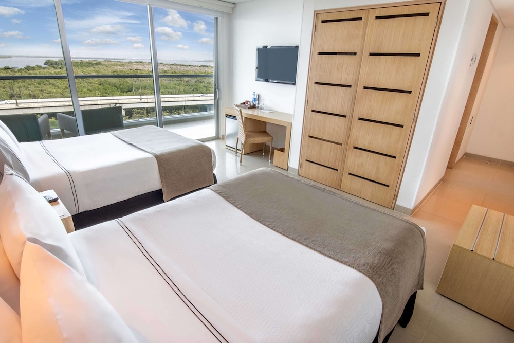 Habitación estándar doble con dos camas, 2 camas dobles del hotel Sonesta Cartagena. Foto 6