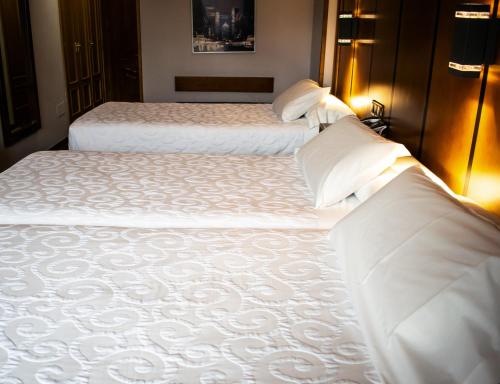 Habitación Doble con cama supletoria - 1 o 2 camas del hotel Condestable Iranzo. Foto 2