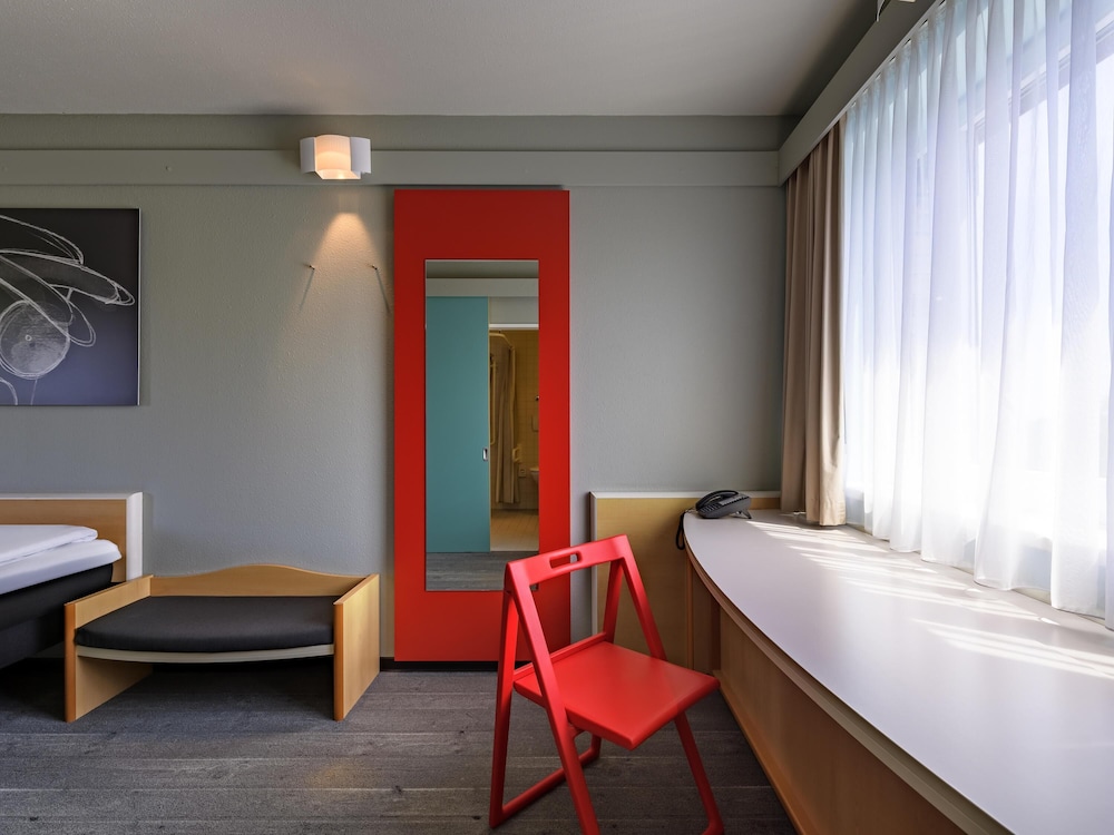 Habitación con cama individual (80x200 cm), nuevo concepto de descanso del hotel Ibis Hamburg Alsterring. Foto 3