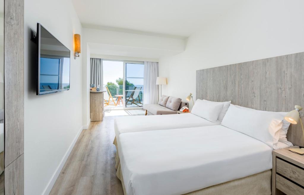 Habitación doble Vista Mar Superior del hotel Meliá Ibiza