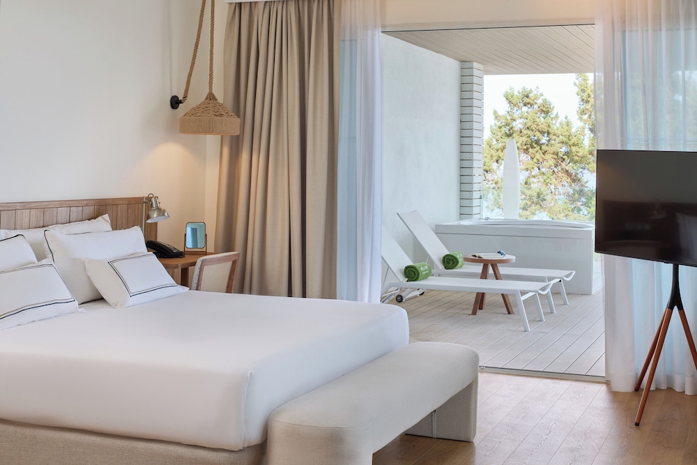 Beyond ME+ Suite con Vistas al Mar del hotel Meliá Ibiza
