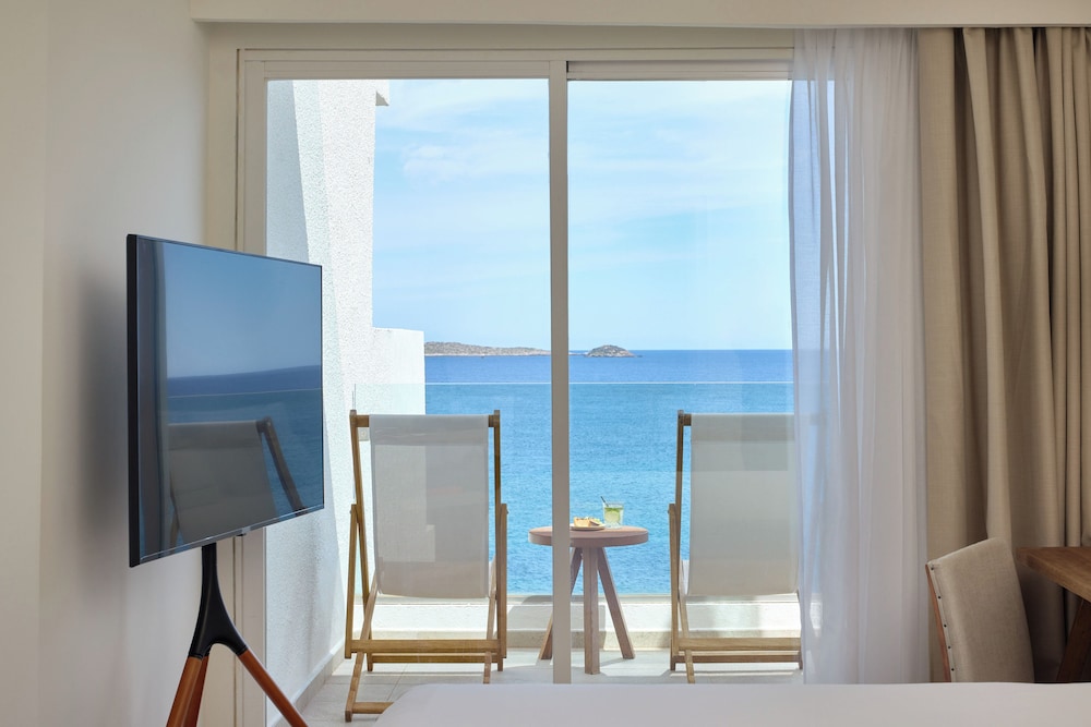 Beyond ME+ Suite con Vistas al Mar del hotel Meliá Ibiza. Foto 7