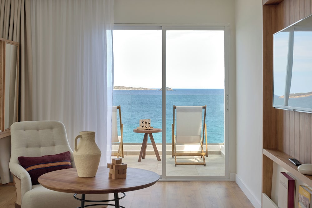 Beyond ME+ Suite con Vistas al Mar del hotel Meliá Ibiza. Foto 8