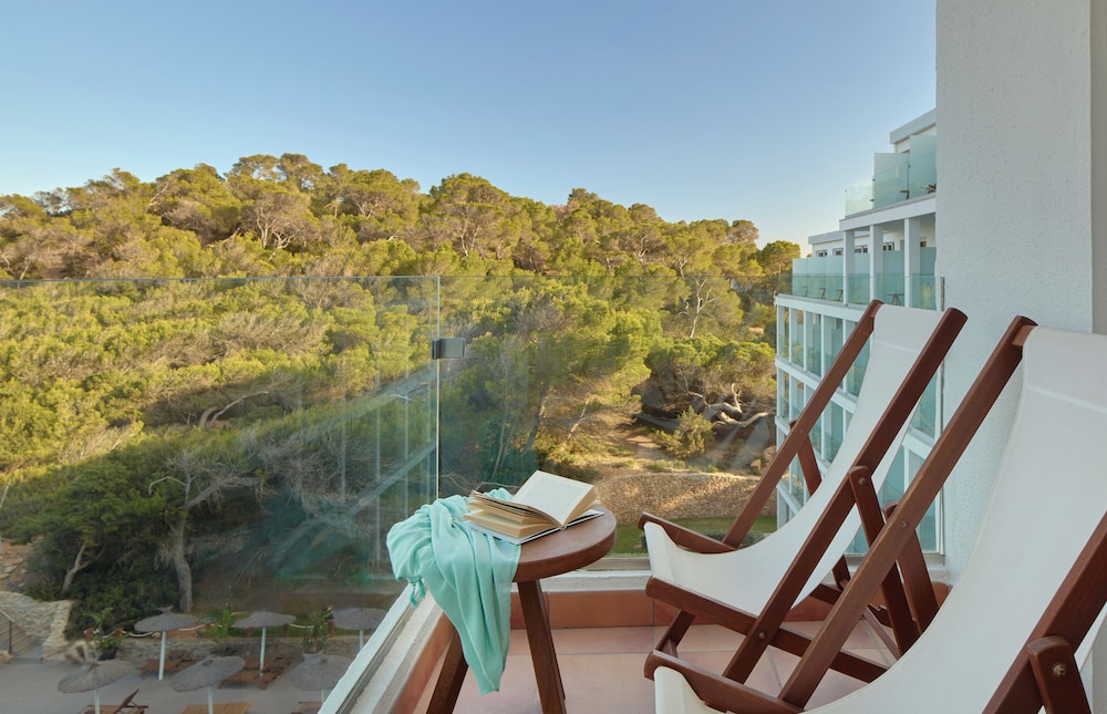 Superior ME Vista al Mar del hotel Meliá Ibiza. Foto 1