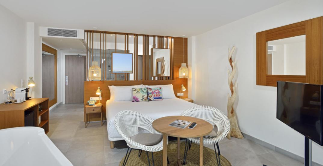 Xtra Relax Beach House Room del hotel Meliá Ibiza. Foto 1