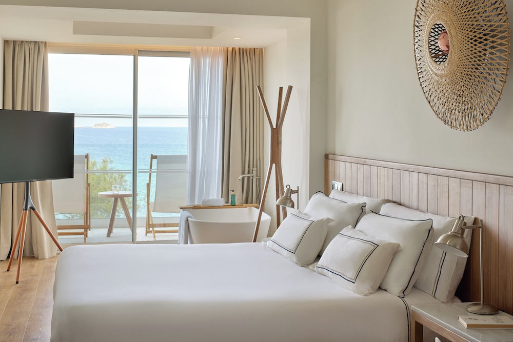 Extra ME+ Junior Suite con Vistas al Mar del hotel Meliá Ibiza