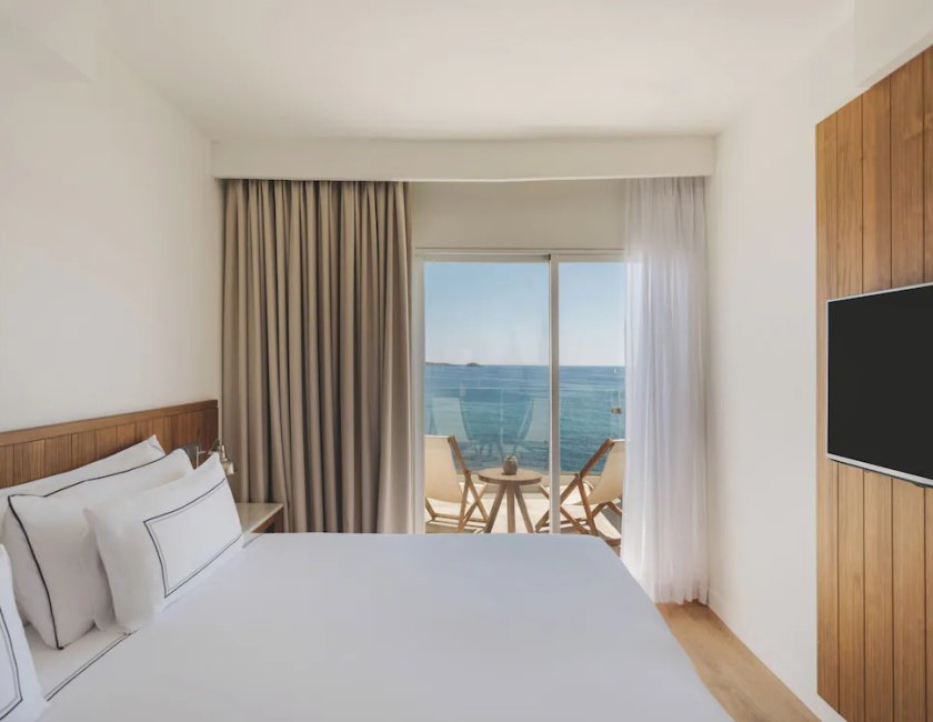 Beyond ME+ 2 - Bedroom Suite con Terraza del hotel Meliá Ibiza. Foto 1