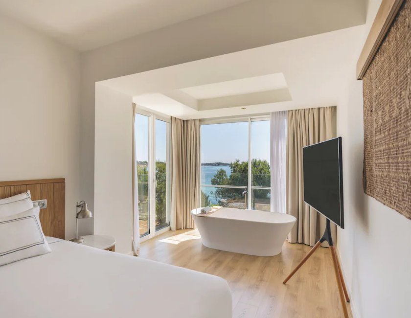 Extra ME+ Junior Suite con Vistas al Mar del hotel Meliá Ibiza