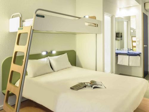 Habitación Triple Estándar del hotel Ibis Budget Wien Sankt Marx. Foto 1