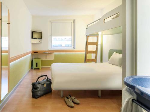 Habitación Doble Estándar - Adaptada para personas con movilidad reducida del hotel Ibis Budget Wien Sankt Marx. Foto 1
