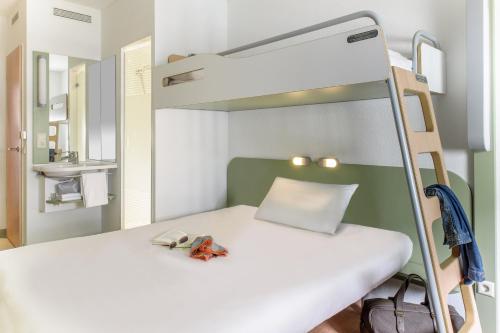 Habitación Triple Estándar del hotel Ibis Budget Wien Sankt Marx. Foto 5