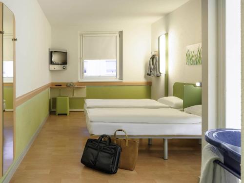 Habitación Doble Estándar - 2 camas del hotel Ibis Budget Wien Sankt Marx. Foto 8