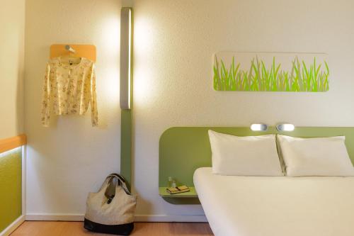 Habitación Doble Estándar - Adaptada para personas con movilidad reducida del hotel Ibis Budget Wien Sankt Marx. Foto 10