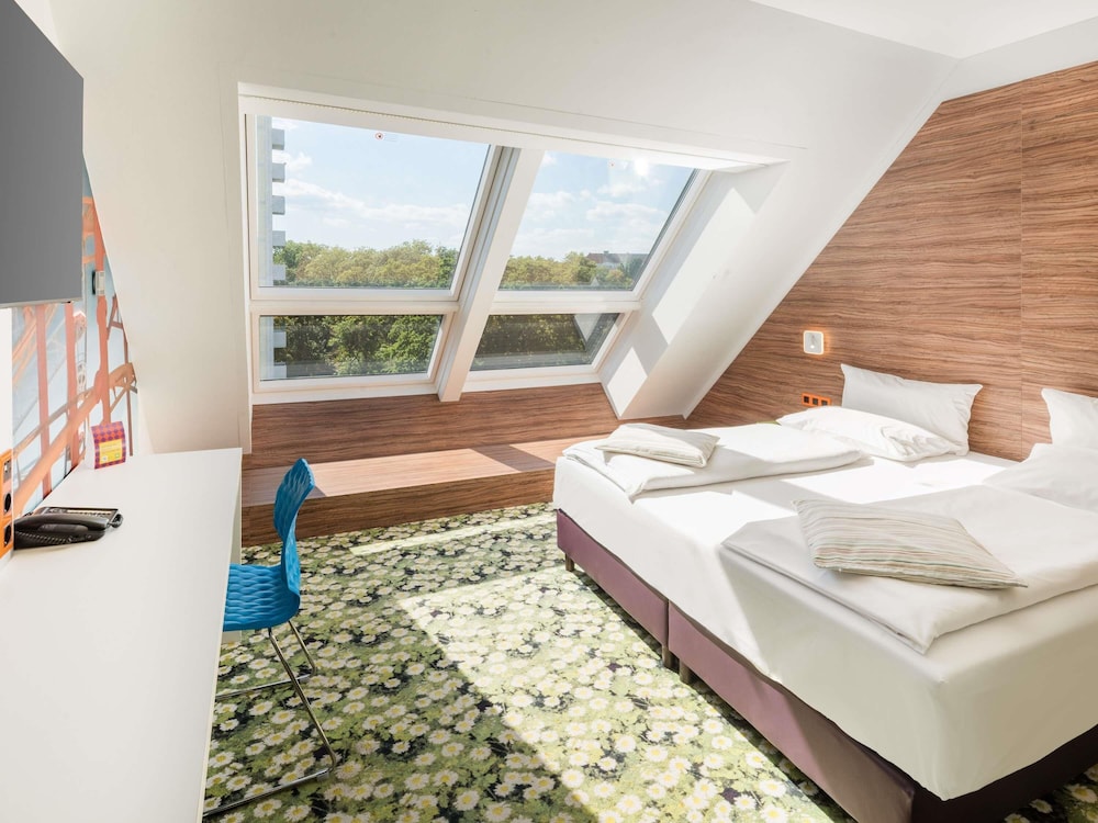 Habitación Estándar con cama doble del hotel Ibis Styles Wien City. Foto 2