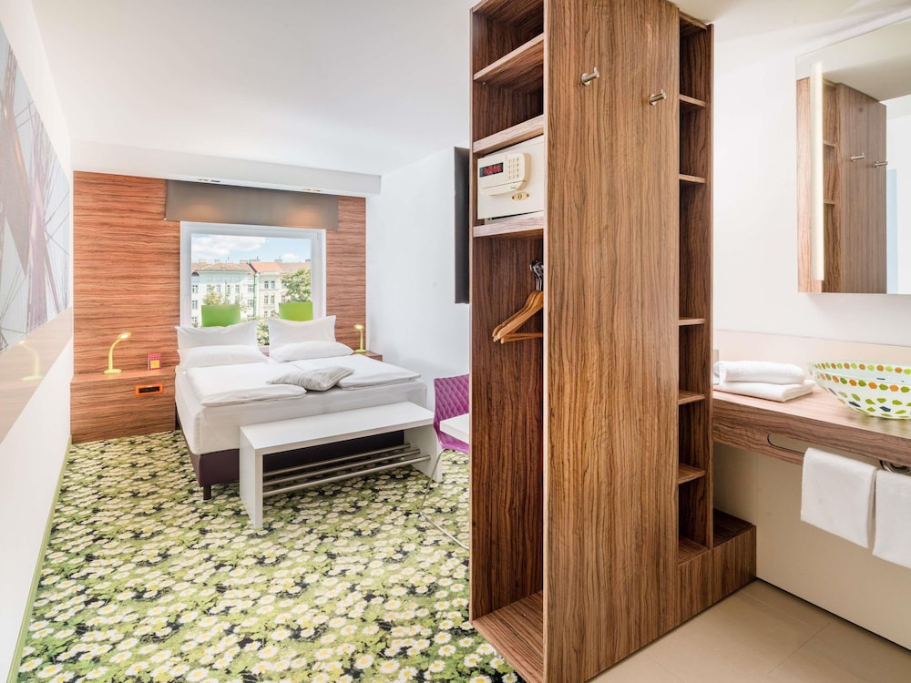 Habitación Estándar con cama doble del hotel Ibis Styles Wien City. Foto 3