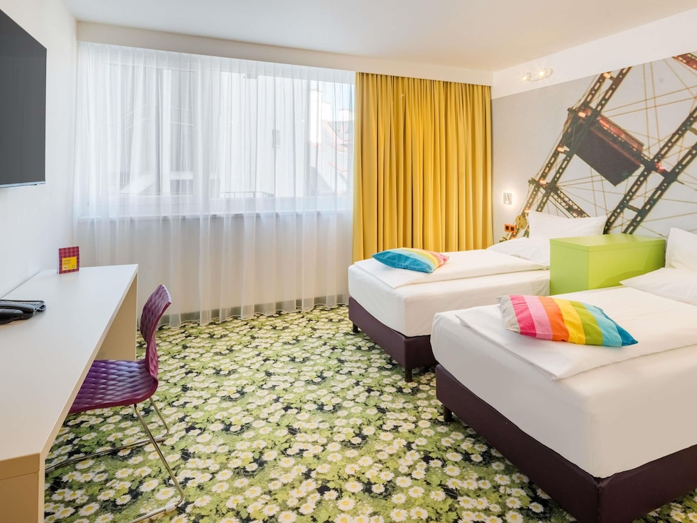 Habitación estándar con dos camas individuales del hotel Ibis Styles Wien City. Foto 1