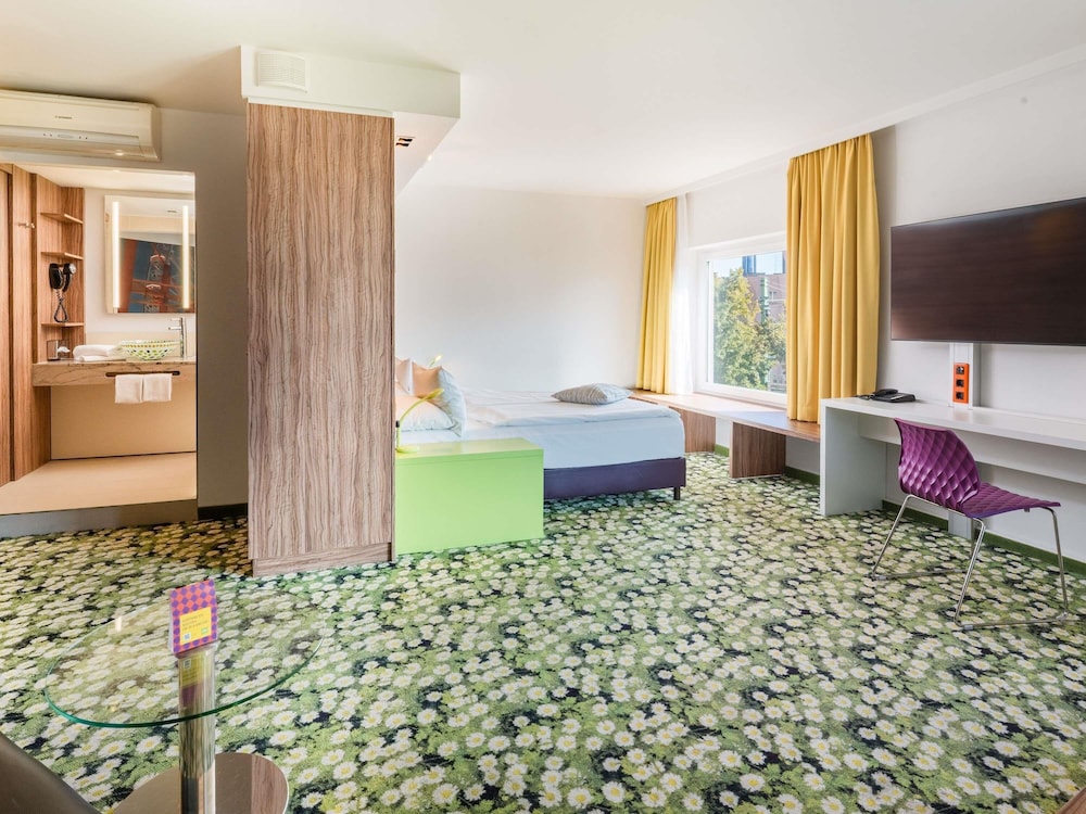 Habitación Superior con cama doble del hotel Ibis Styles Wien City. Foto 2