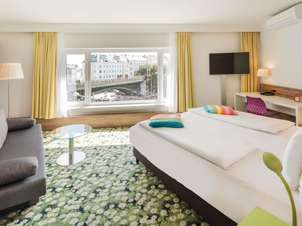 Habitación Superior con cama doble del hotel Ibis Styles Wien City. Foto 4