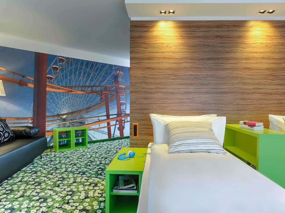 Habitación Superior con cama doble del hotel Ibis Styles Wien City. Foto 6