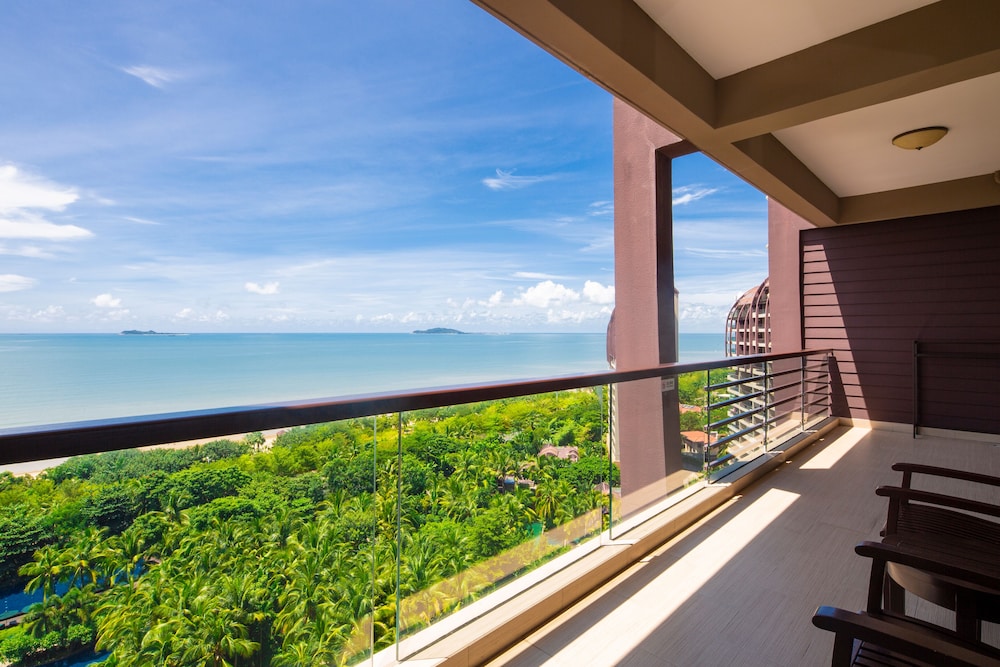 SUITE FAMILIAR, 1 cama king - size, 1 cama queen - size, vistas al jardín del hotel Pullman Oceanview Sanya Bay Resort and Spa. Foto 3