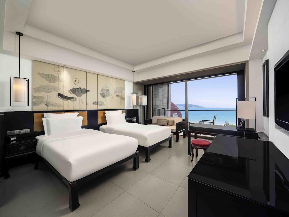 Habitación Grand con vistas al océano y dos camas individuales. Disfrute de las vistas al océano de la bahía de Sanya del hotel Pullman Oceanview Sanya Bay Resort and Spa. Foto 1
