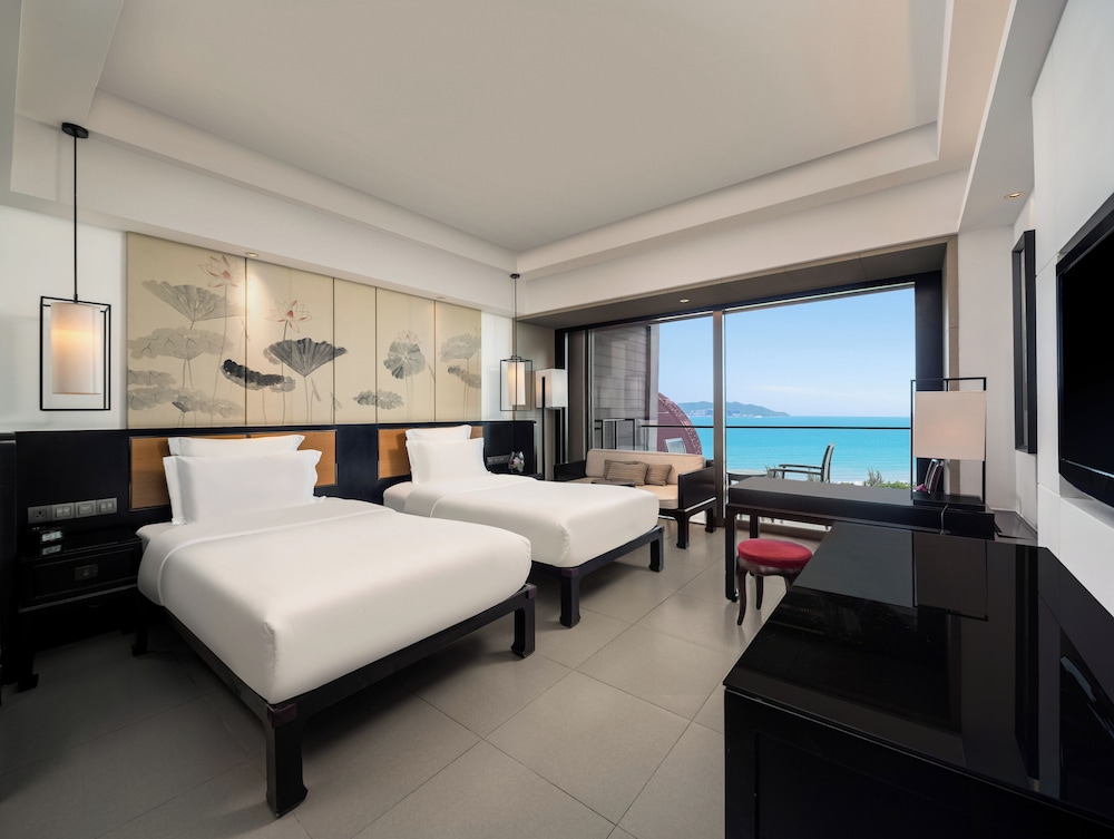 Habitación Grand con vistas al océano y dos camas individuales. Disfrute de las vistas al océano de la bahía de Sanya del hotel Pullman Oceanview Sanya Bay Resort and Spa. Foto 2