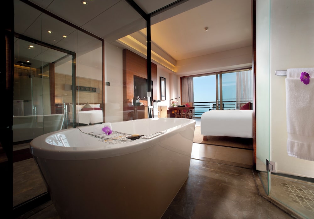 Habitación Grand con vistas al océano y dos camas individuales. Disfrute de las vistas al océano de la bahía de Sanya del hotel Pullman Oceanview Sanya Bay Resort and Spa. Foto 4