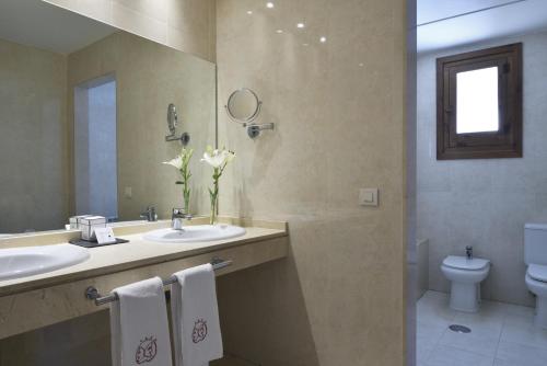 2 Habitaciones Dobles comunicadas del hotel Puerta De La Luna