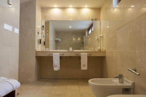 Habitación Deluxe con salón del hotel Puerta De La Luna