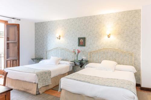 Habitación Triple del hotel Puerta De La Luna. Foto 1