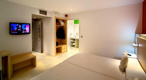 Habitación Doble adaptada para personas con discapacidad - 2 camas del hotel Europa. Foto 4