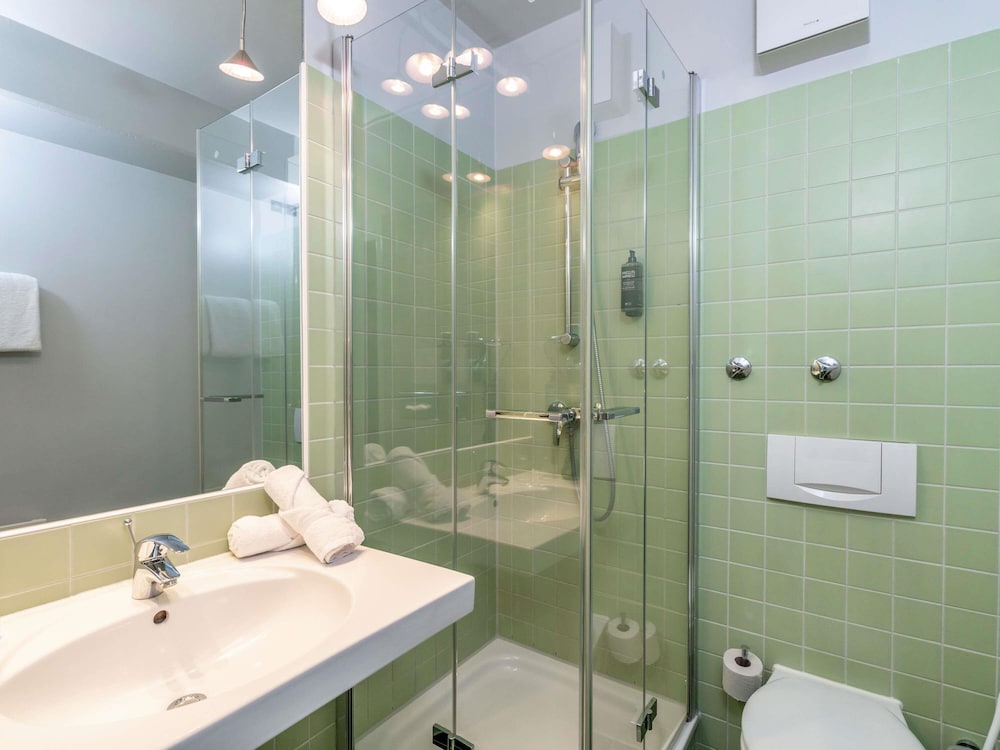 Habitación Estándar con 1 Cama Queen Size del hotel Ibis Styles Hamburg Alster City. Foto 6