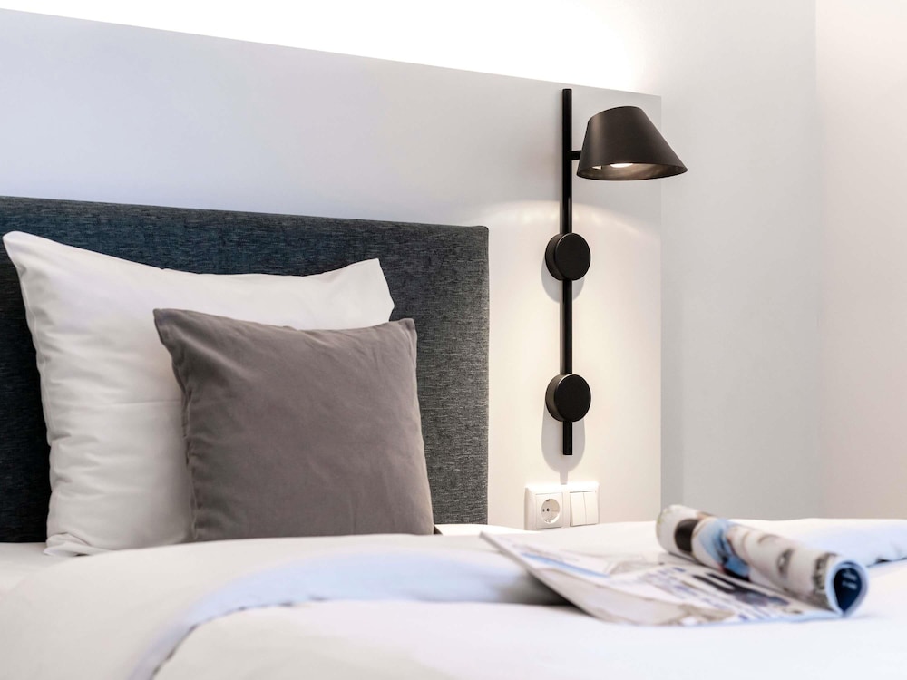 Habitación estándar con 2 camas individuales del hotel Ibis Styles Hamburg Alster City. Foto 3