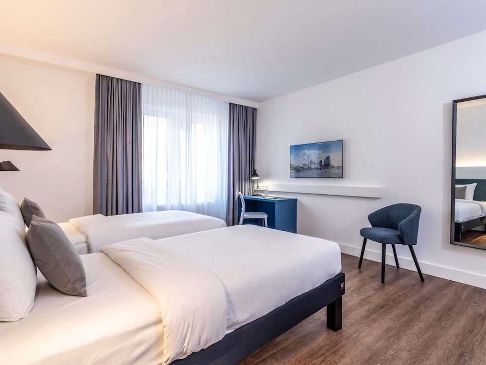Habitación estándar con 2 camas individuales del hotel Ibis Styles Hamburg Alster City. Foto 4