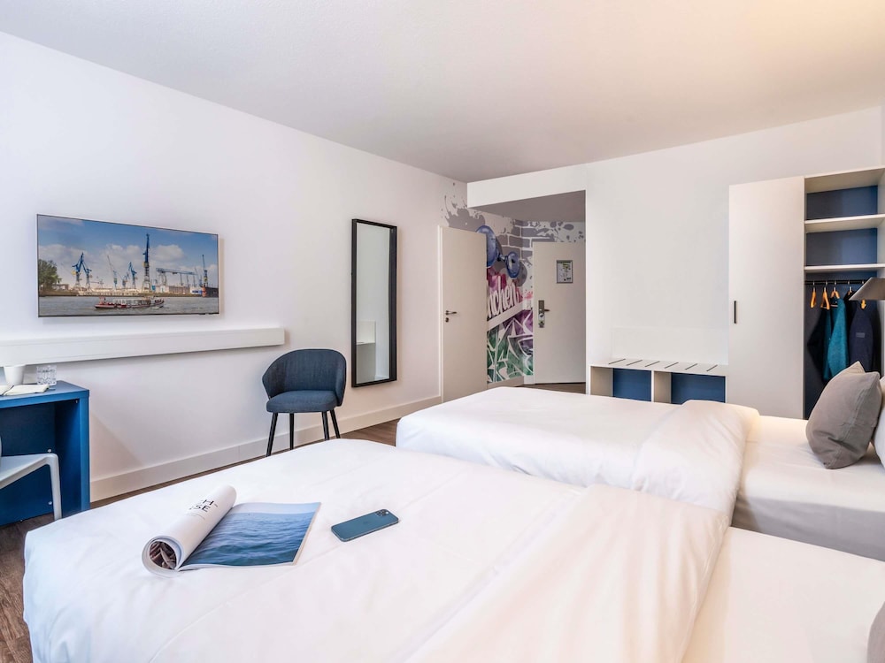 Habitación estándar con 2 camas individuales del hotel Ibis Styles Hamburg Alster City. Foto 5