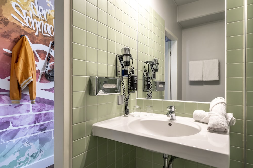 Suite Familiar Estándar con 2 habitaciones comunicadas del hotel Ibis Styles Hamburg Alster City. Foto 8