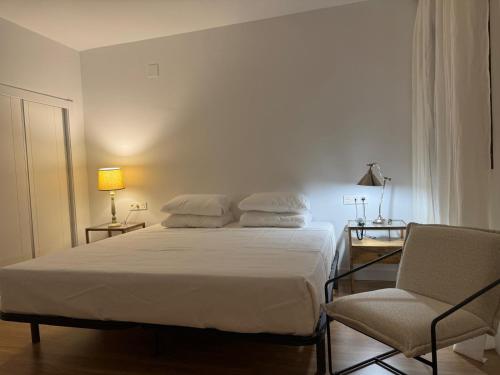 Suite con cama grande del hotel Rl Anibal