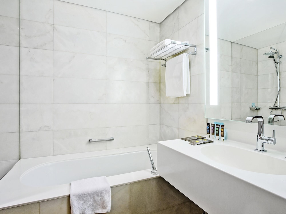 Habitación superior con 2 camas individuales del hotel Novotel Abu Dhabi Al Bustan. Foto 2