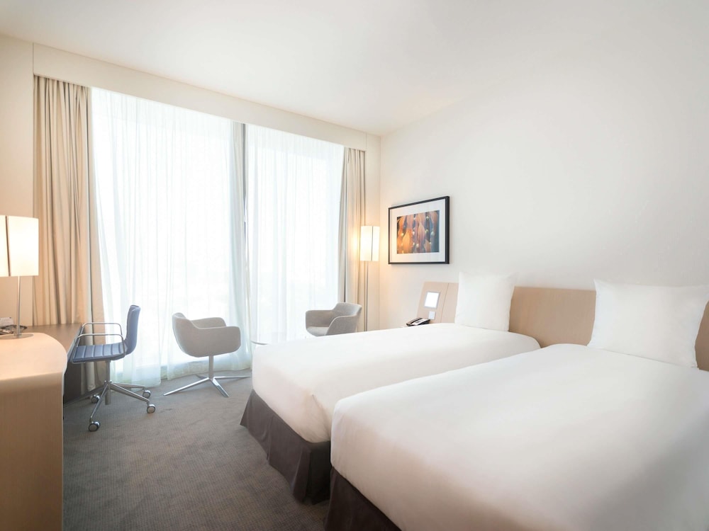 Habitación superior con 2 camas individuales del hotel Novotel Abu Dhabi Al Bustan. Foto 4