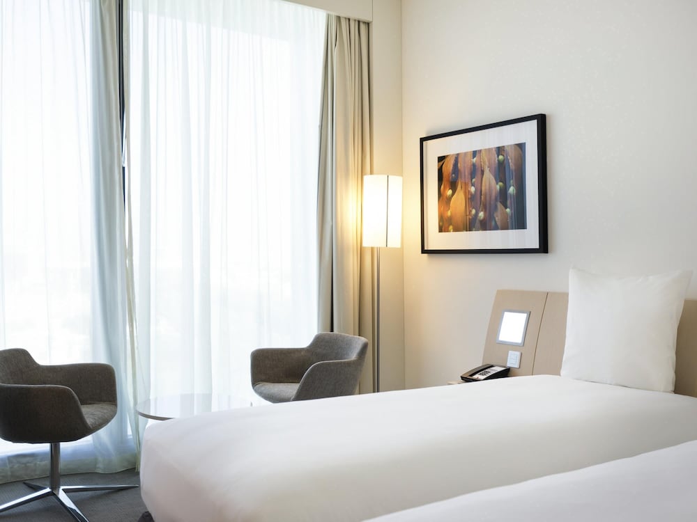 Habitación superior con 2 camas individuales del hotel Novotel Abu Dhabi Al Bustan. Foto 6