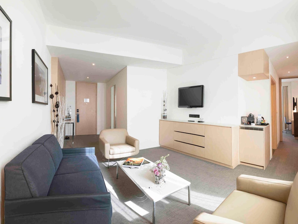 Suite con acceso al Executive Lounge del hotel Novotel Abu Dhabi Al Bustan