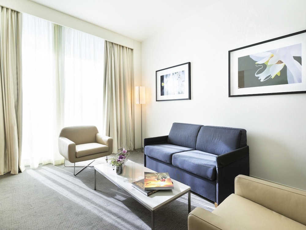 Suite con acceso al Executive Lounge del hotel Novotel Abu Dhabi Al Bustan. Foto 3