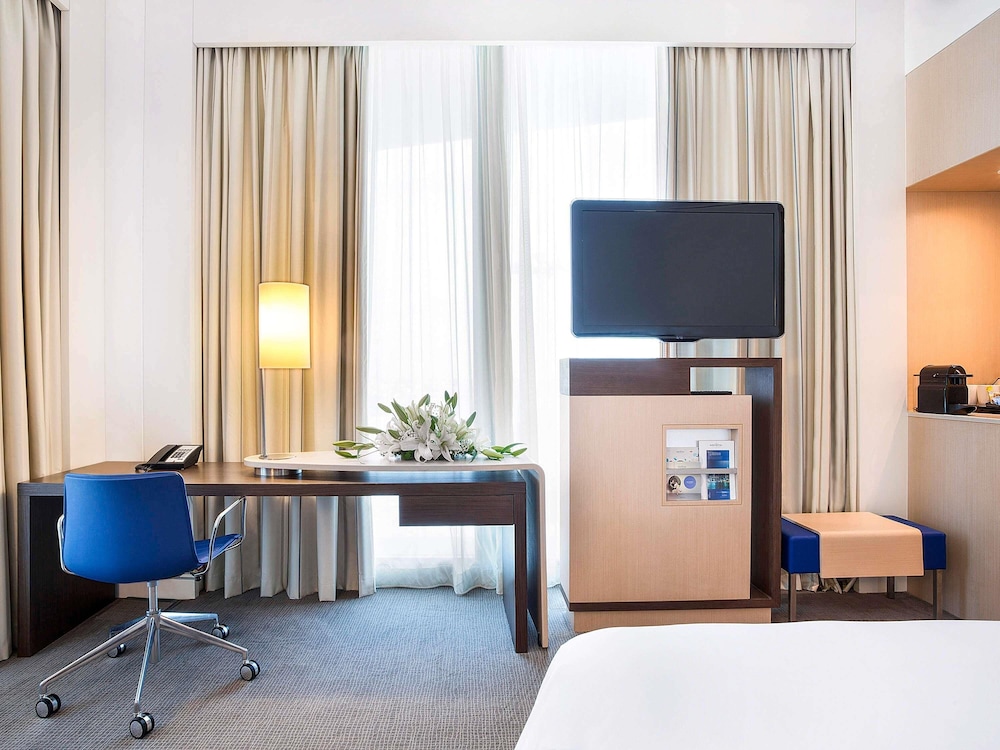 Suite con acceso al Executive Lounge del hotel Novotel Abu Dhabi Al Bustan. Foto 5