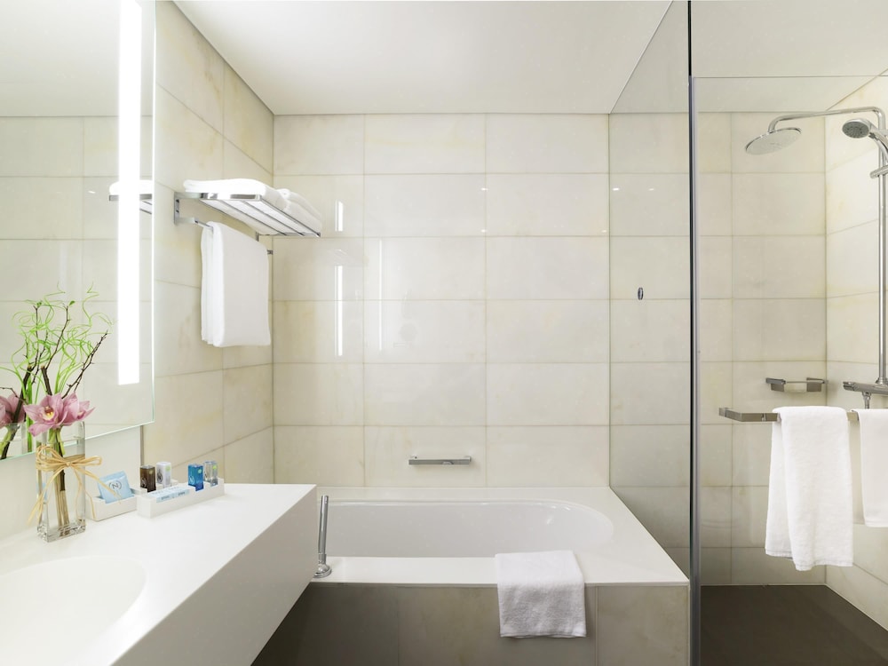 Suite con acceso al Executive Lounge del hotel Novotel Abu Dhabi Al Bustan. Foto 6