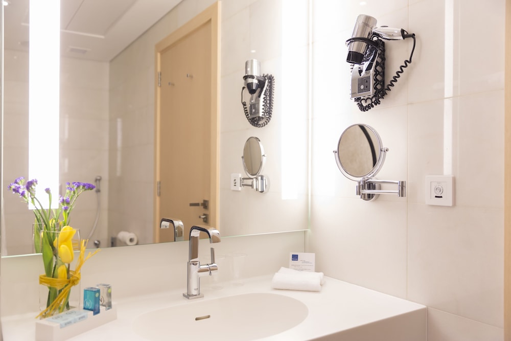Suite con acceso al Executive Lounge del hotel Novotel Abu Dhabi Al Bustan. Foto 8