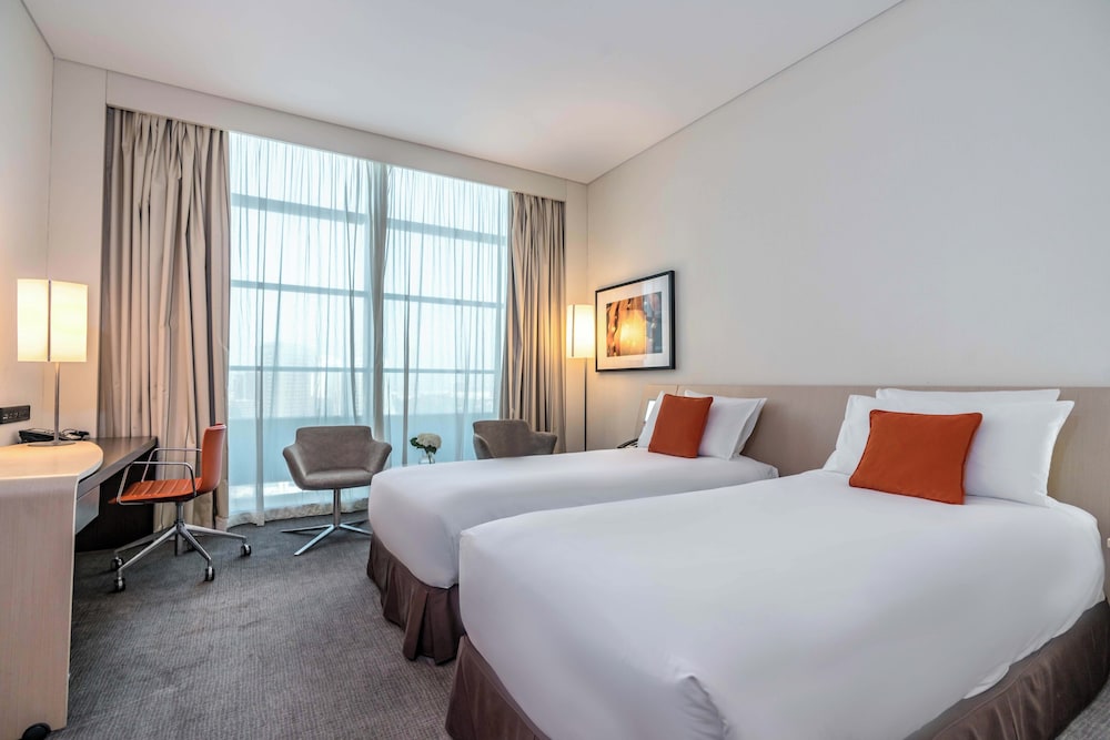 Habitación ejecutiva con 2 camas individuales del hotel Novotel Abu Dhabi Al Bustan. Foto 5