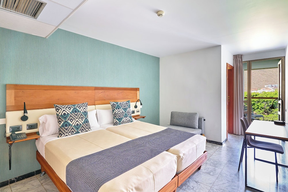 Habitación estándar doble, vistas al parque del hotel Torre Del Conde
