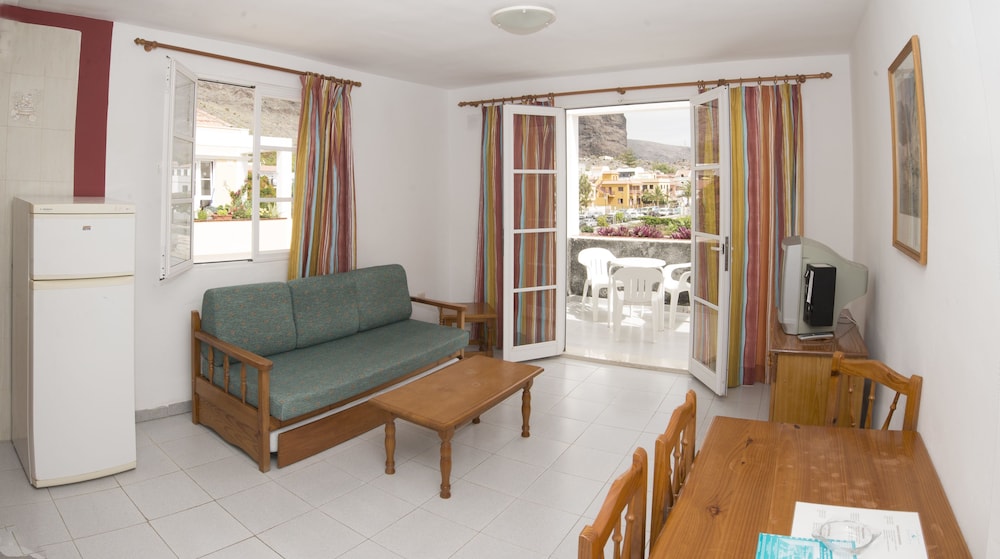 Apartamento Balcón o Terraza 1 habitación Sofá Cama incluido 2 Camas individuales kitchenette del hotel Checkin Laurisilva