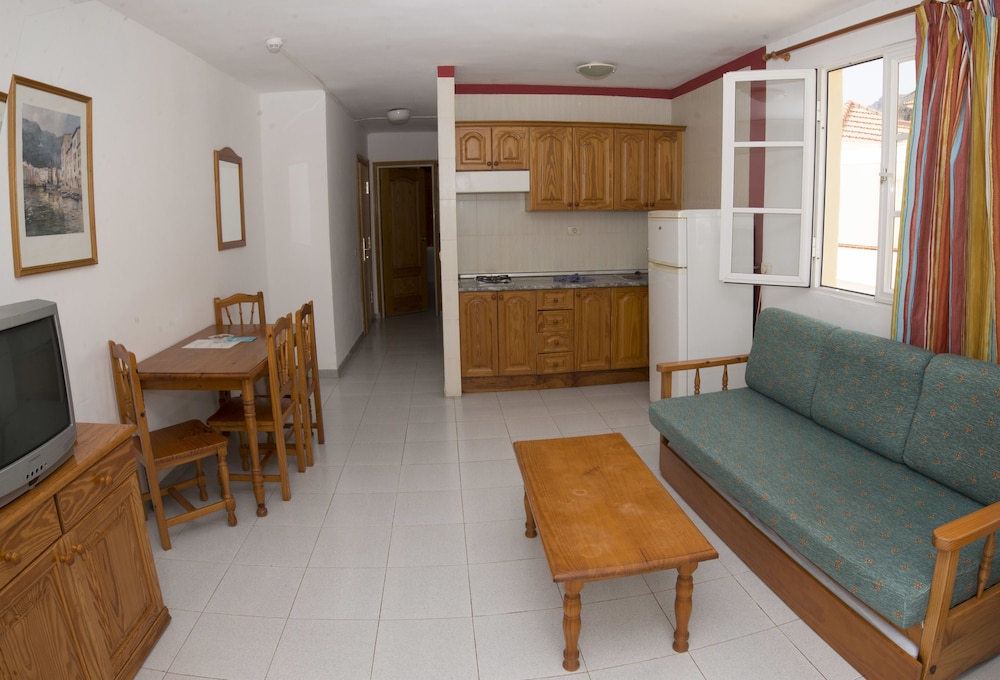 Apartamento Balcón o Terraza 1 habitación Sofá Cama incluido 2 Camas individuales kitchenette del hotel Checkin Laurisilva. Foto 2
