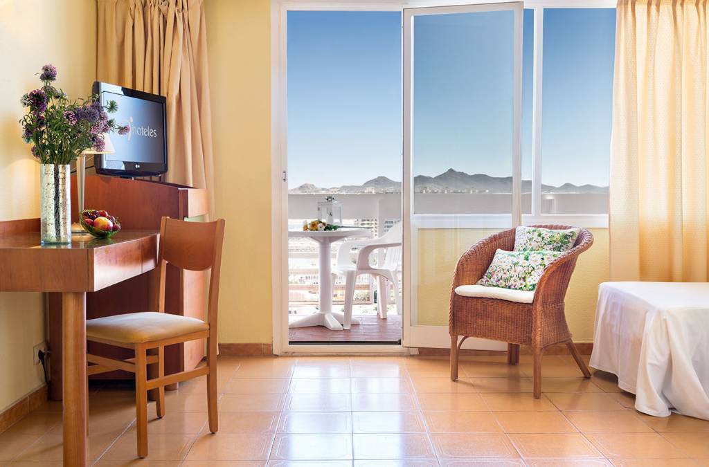 Habitación doble del hotel Izán Cavanna. Foto 1